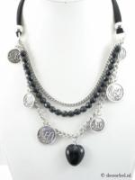 Zwarte koordhalsketting met bedels en armband